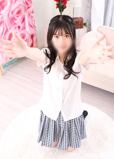 オナクラ2980円の人気ガール、くるみちゃんは清純な19歳の美少女でで、足がとてもきれいです。